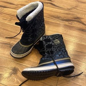 Sorel Black boots with snowflakes size 7